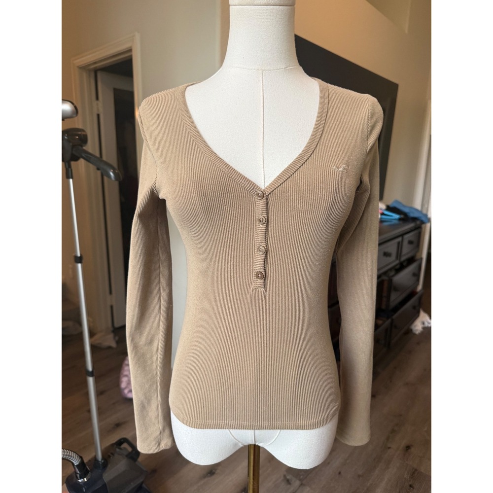 Hollister‎ Womens Y2K Brown Henley Top Size S Bella Swan Deep V Neck Logo Tan